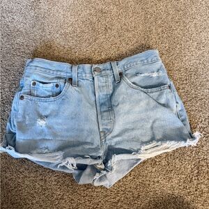 Levi’s 501 High-Rise Distressed Denim Shorts Women’s Size 28 Light Wash